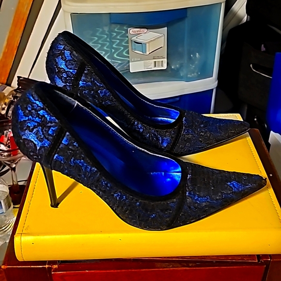 New Designer Shoes, Dangerous, Sz 8, Blue & Black Floral Lace Design, Pointy Toe - Picture 3 of 11